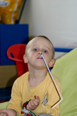 Foukací pokusy se spojenými brčky
