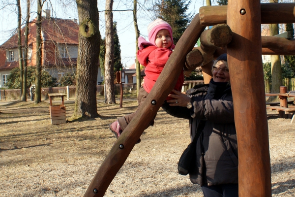 Amelka, která vyleze všude, tetička Svetlana, která zabraňuje pádu