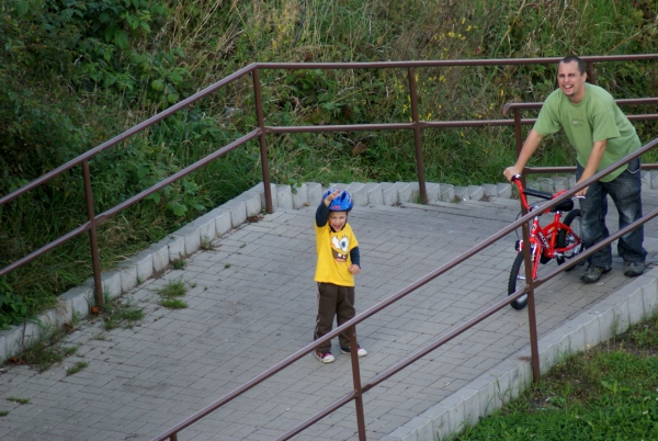 Tobík si konečně všiml, že na něj volá Amelie (z šestého patra)