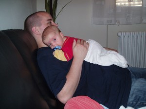 hradec_tatinek Marek s Amelkou v hotelu